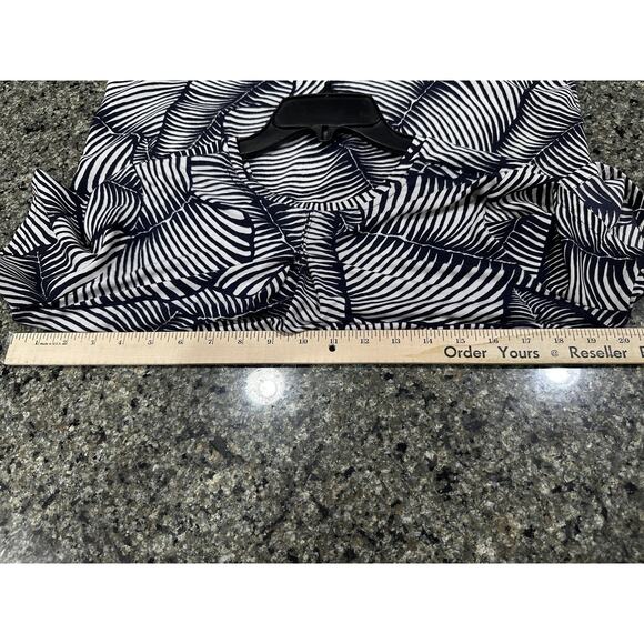 Ann Taylor Shirt Womens Medium Blue White Leaf Print Short Sleeve V Neck Blouse - Picture 4 of 6